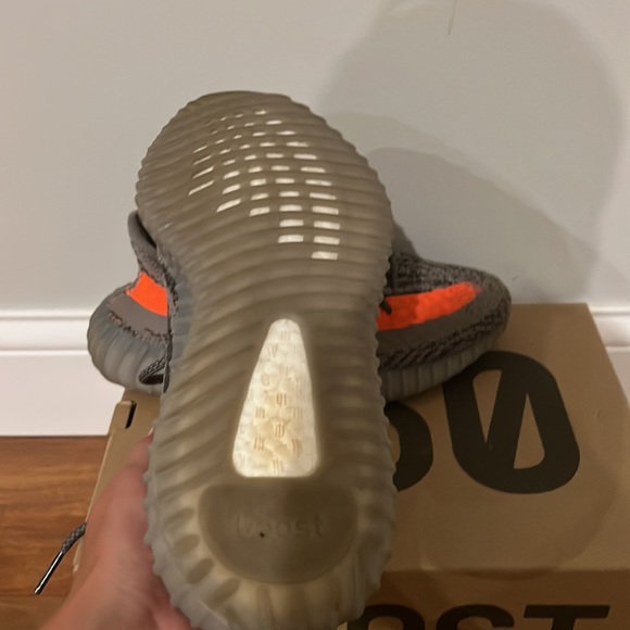 Yeezy boost 350 V2 made by Adidas size 9 - Picture 3 of 6